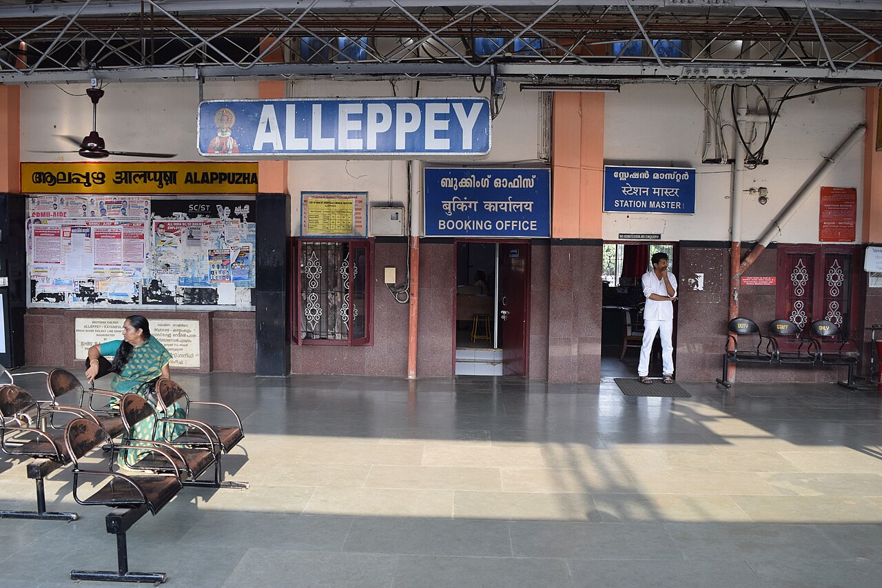 Alappuzha railway station, one of the nearby pickup points